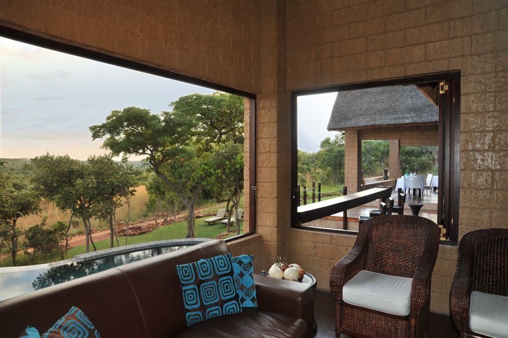 Zwahili Private Game Lodge & Spa - Lounge Pool