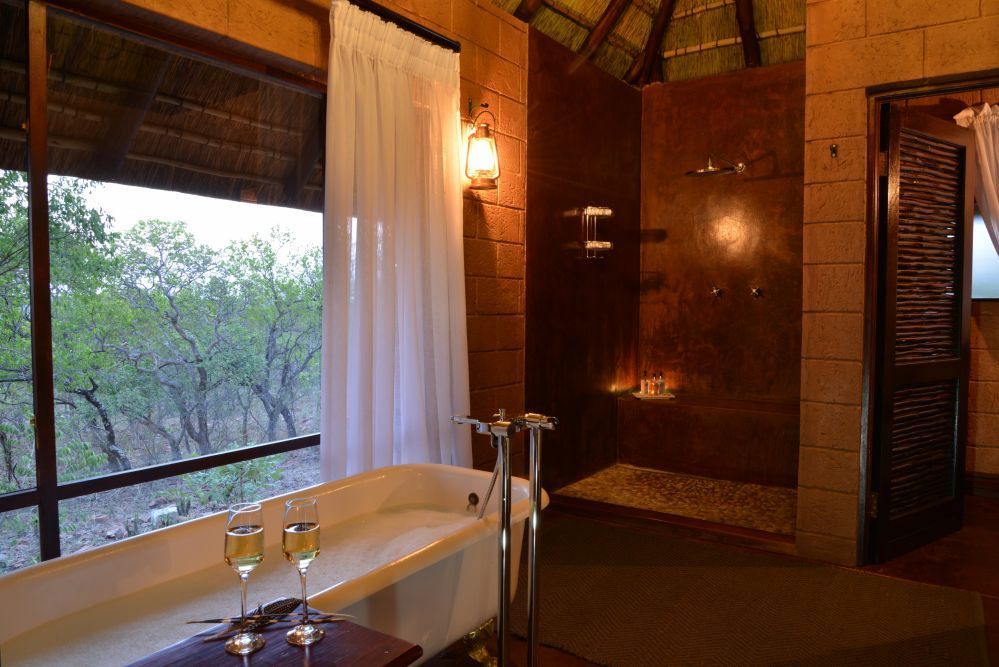 Zwahili Private Game Lodge & Spa - Executive suite bathroom