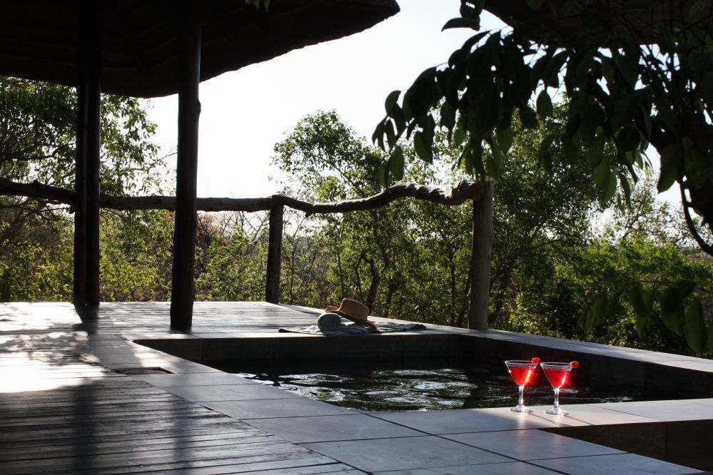 Zwahili Private Game Lodge & Spa - Coctails at pool
